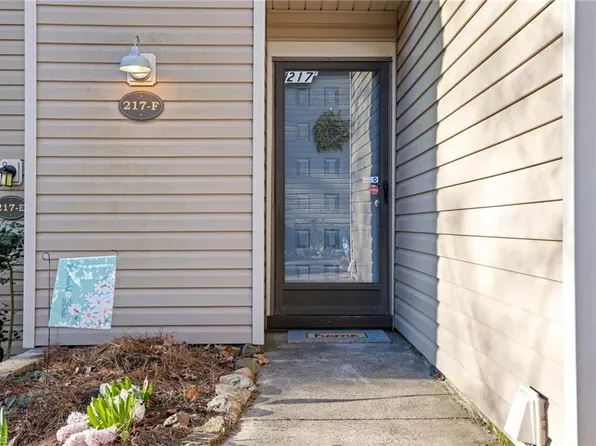217 Village Ln Unit F, Greensboro, NC 27409