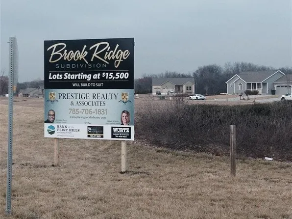 6303 Broadleaf Ter, Wamego, KS 66547