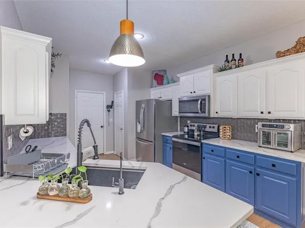 34225 W 90th Cir, De Soto, KS 66018