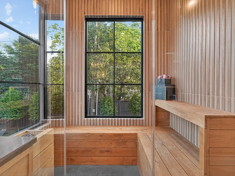 6143 Hurst St — Photo 32