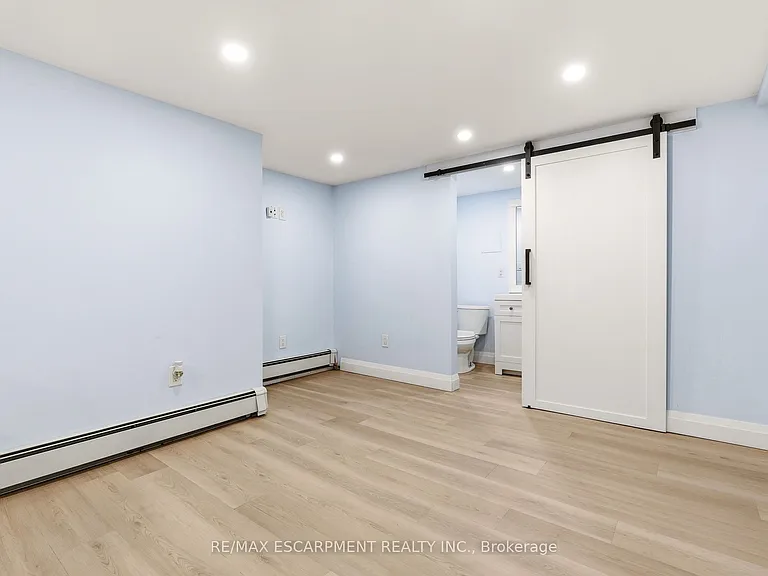 152 Sanford Ave S #LOWER — Photo 9