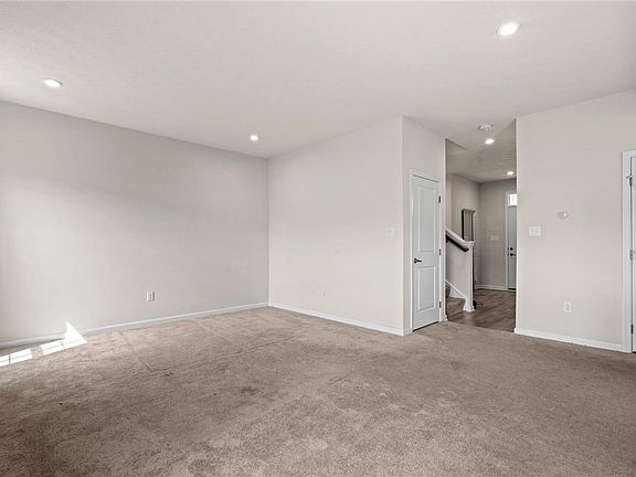 4th image of 169 Cresting Rd