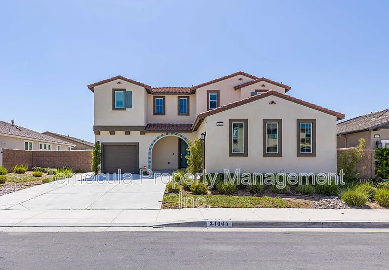 34065 Helenium St — Photo 1