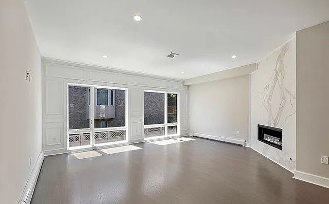 82 W Ruby Ave #C