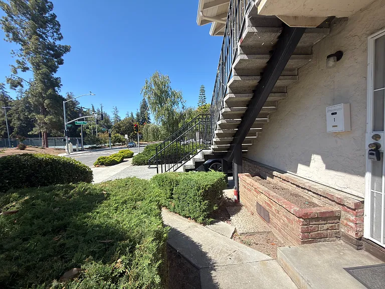 1568 Hollenbeck Ave #1 — Photo 20
