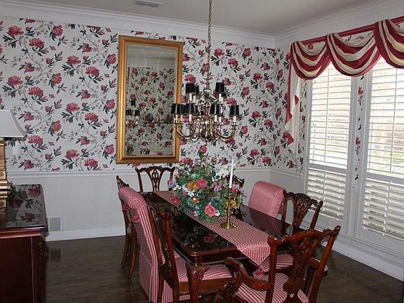 3rd image of 6324 Skylark Cir