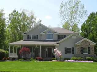 94 Hickory Hollow Dr, Amherst, OH 44001