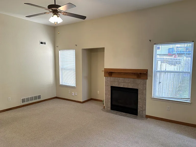 925 N Field Stone Dr — Photo 3