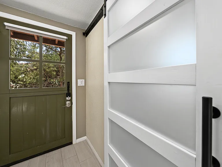 20276 Sycamore Dr — Photo 30