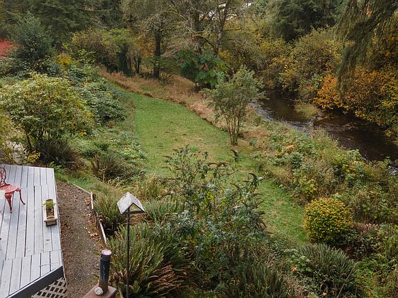 3rd image of 563 Moonshine Park Rd