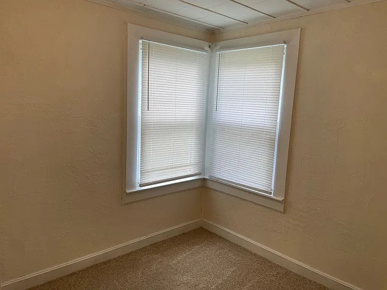 420 N Elm St — Photo 10