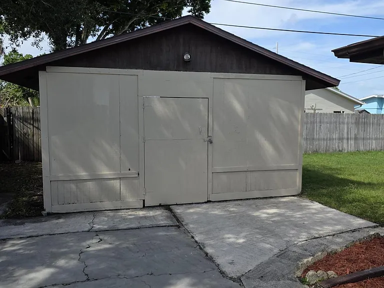 2910 Zephyr Ln — Photo 15