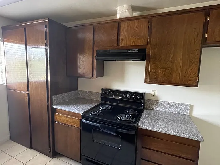 718 N Monterey St — Photo 27