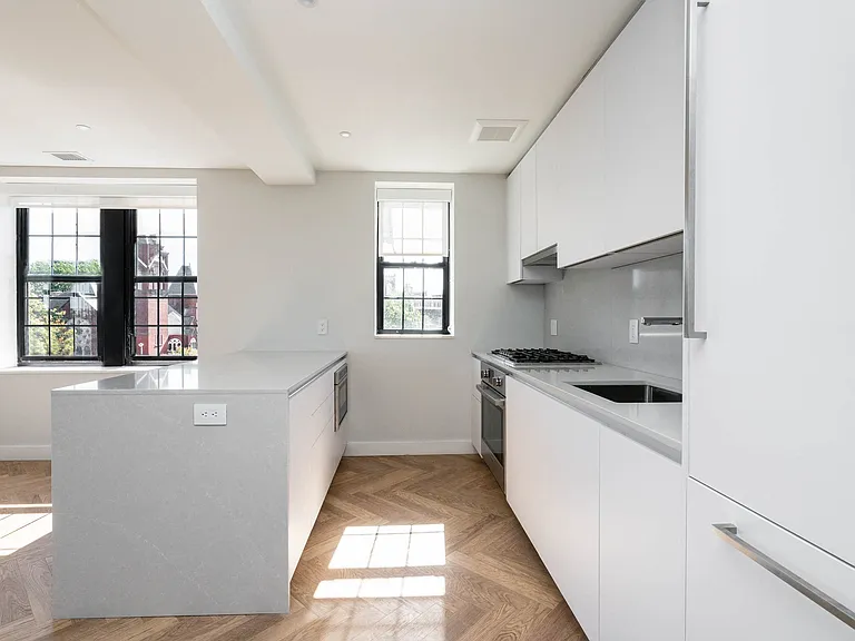 The Stanton — Photo 63
