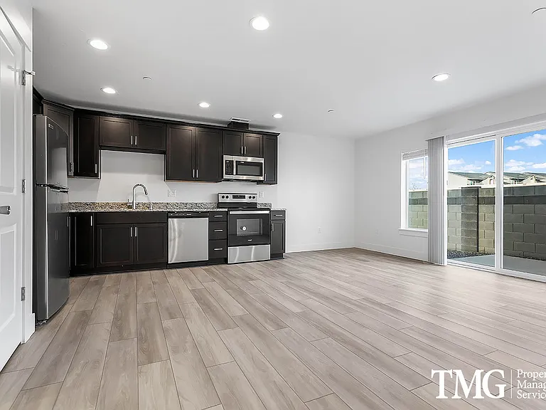 977 Creer Way #D-111 — Photo 8