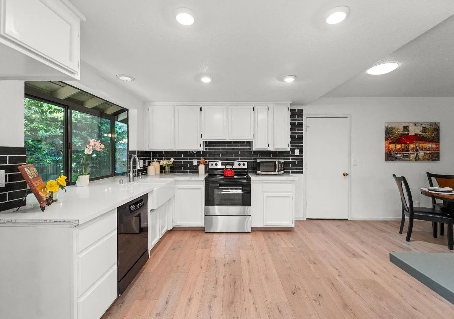 4 Bedroom Home in Sierra Oaks — Photo 3
