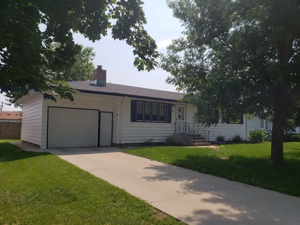 1021 5th Ave SW, Jamestown, ND 58401
