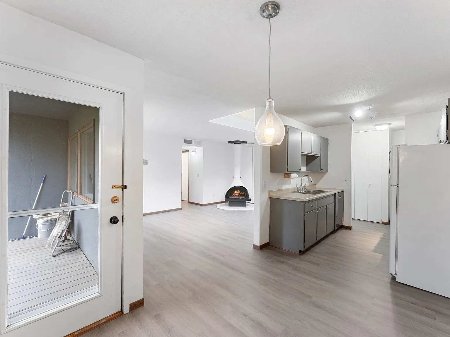2 bed, 892 sqft, $1,650 — Photo 2