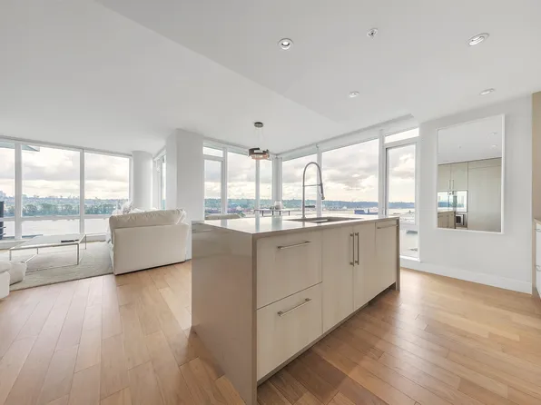 210 Salter St #D605, New Westminster, BC V3M 0J9