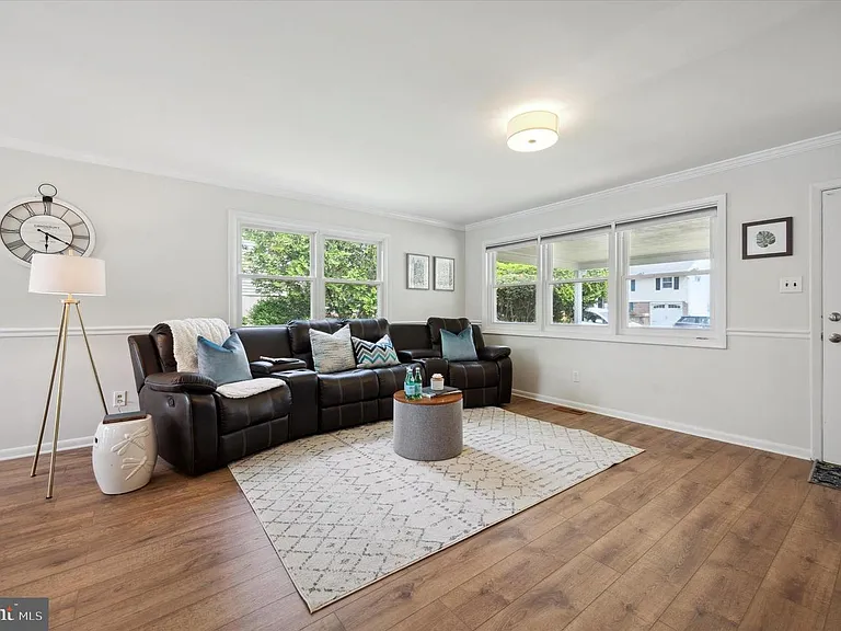 330 Williams Rd — Photo 5