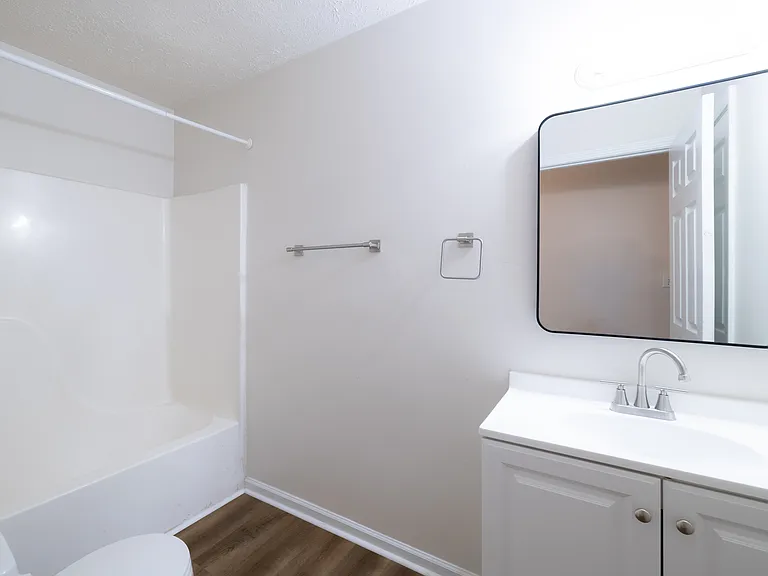 1823 Griffiths Ave — Photo 13
