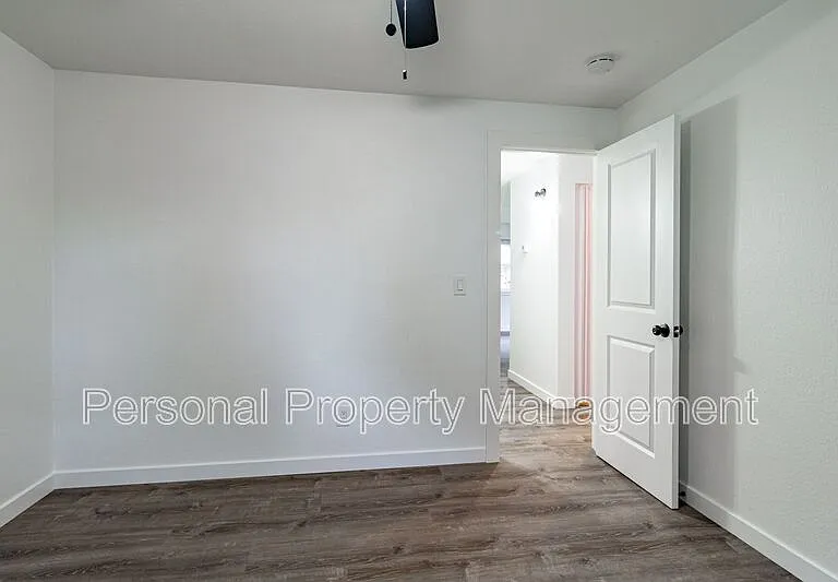 4325 E 17th St #7 — Photo 8