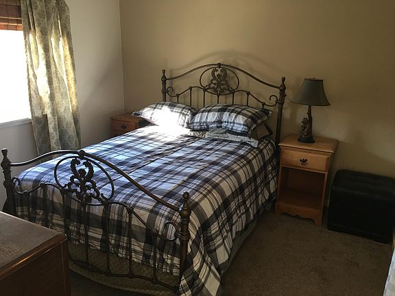 bedroom with double bed