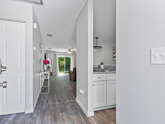 4th image of 1 Brittany Ln #A