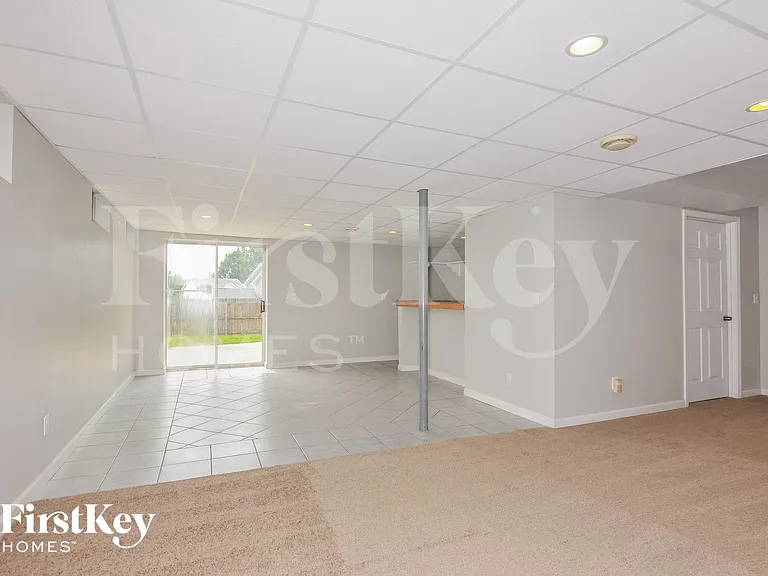 124 Royallsprings Pkwy — Photo 8