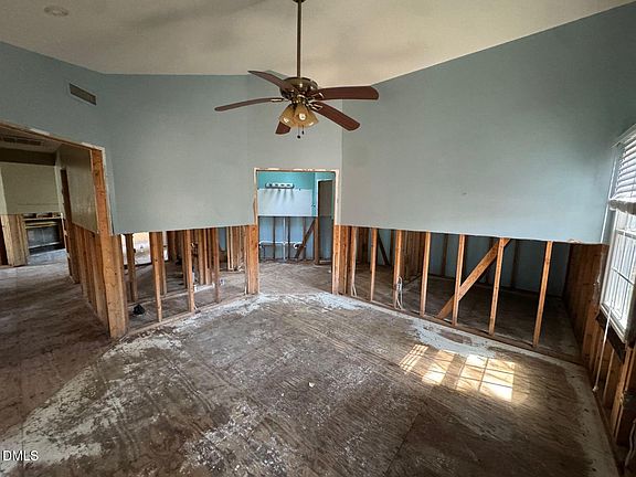 4th image of 301 Berryhill Dr