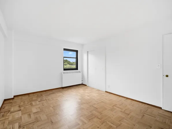 21-41 34th Avenue image 13 of 14