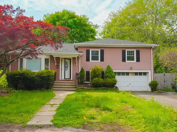24 Sunfield Circle, Waterbury, CT 06708