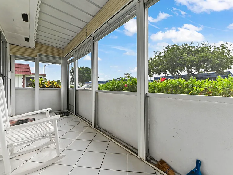 209 Waterford Cir #I — Photo 23