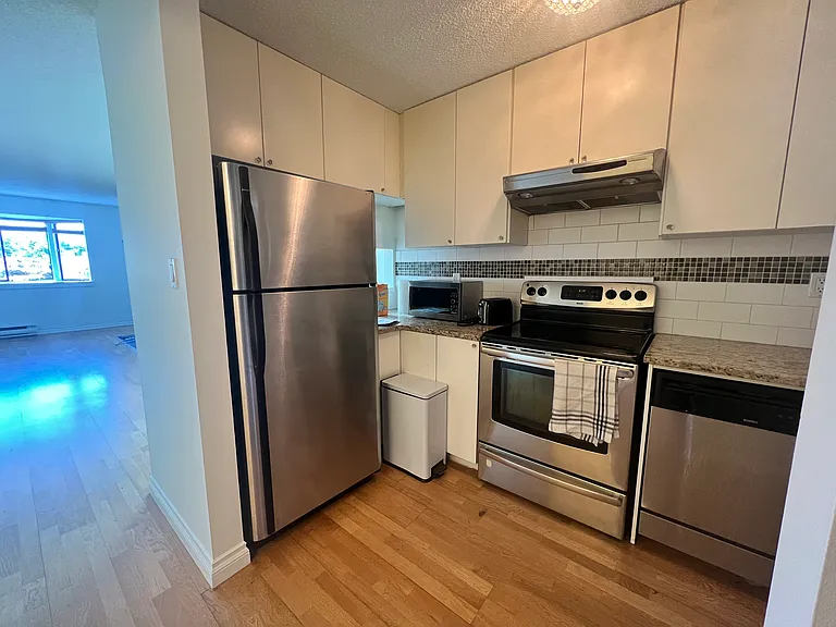3437 W 4th Ave #17 — Photo 2