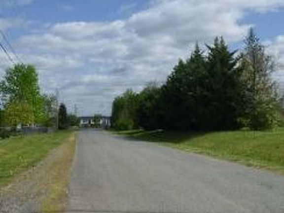 Exterior Neighborhood (street photo)