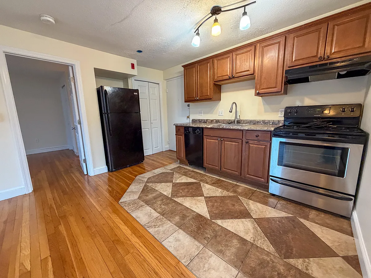 Building Photo - 447 Pleasant St #79