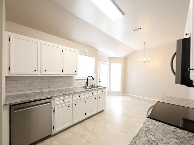 2100 Wheeler Ave — Photo 4