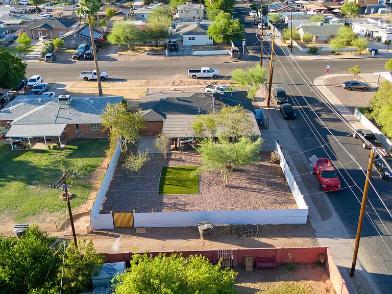 2043 E Oak St — Photo 20