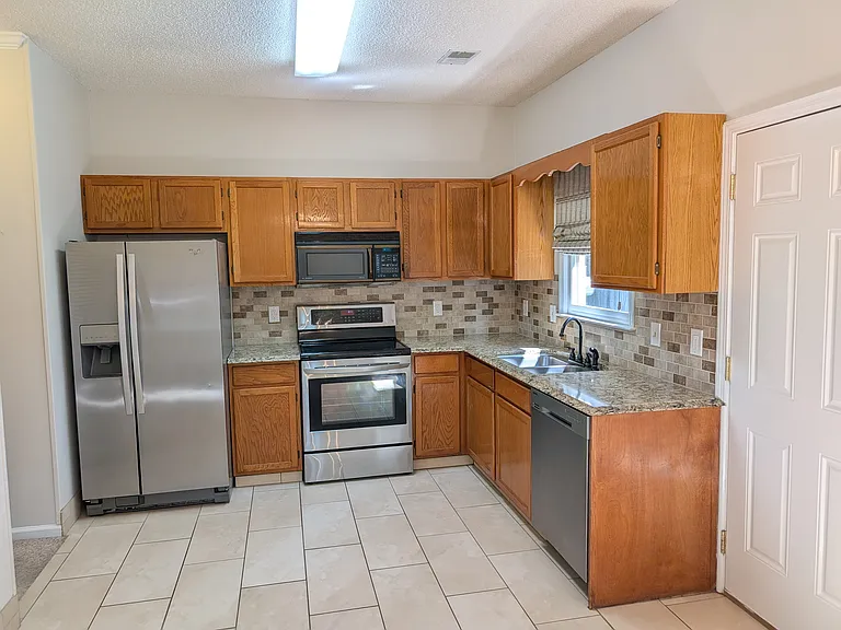 106 Bethany Ln — Photo 6