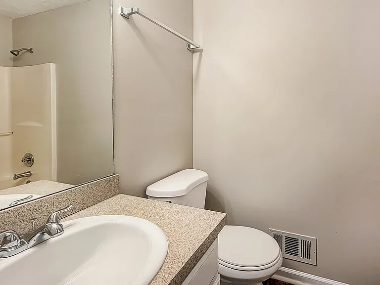 140 Loxley Ct — Photo 16