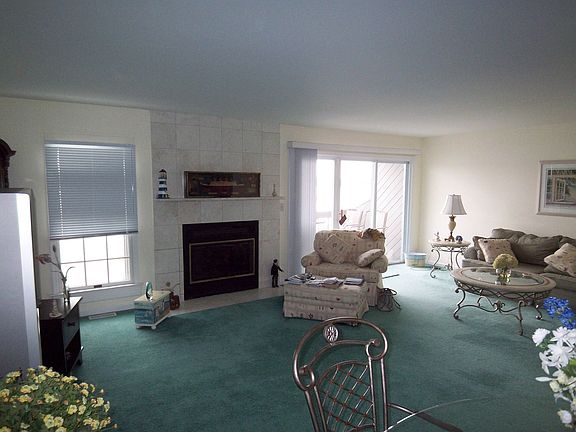 Living Room with Gas Fireplace