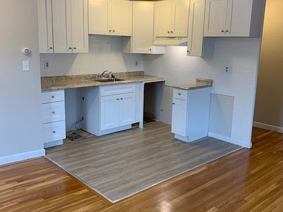 4th image of 139 W Emerson St #9