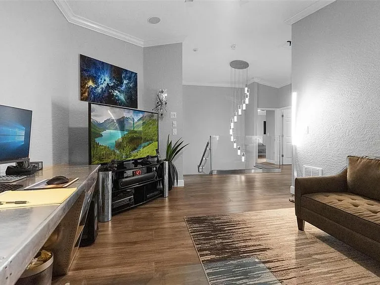 13228 Royal George Ave — Photo 18