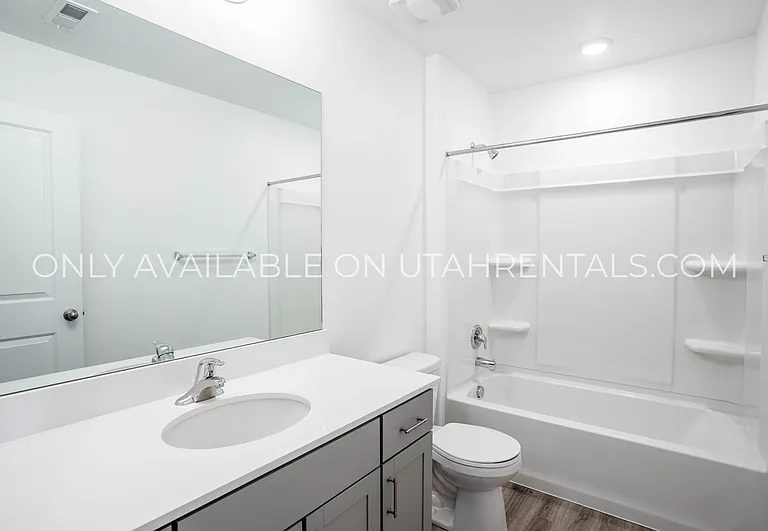 1864 S 460 W — Photo 15