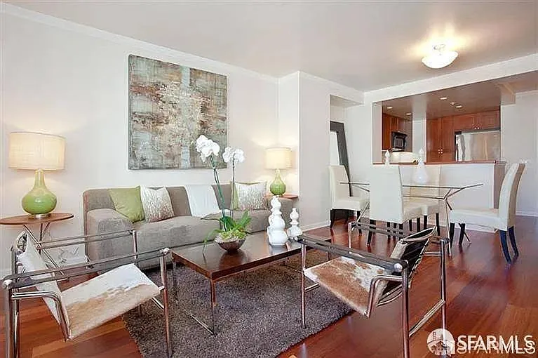 2 bed, 2.0 bath, 990 sqft, $5,700 — Photo 4