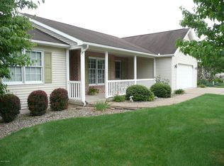 5 Greenbriar Dr, Milton, PA 17847