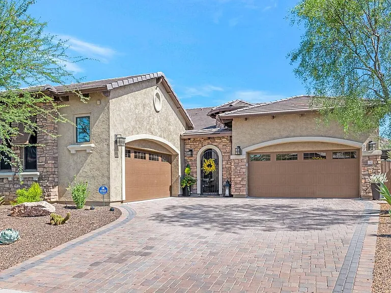 2352 N Estates Cir — Photo 2