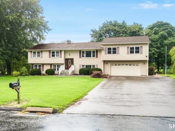 6 Ruta Drive, North Branford, CT 06472