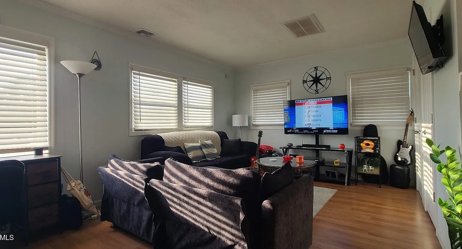 2 bed, 1.5 bath, 648 sqft, $2,035 — Photo 3
