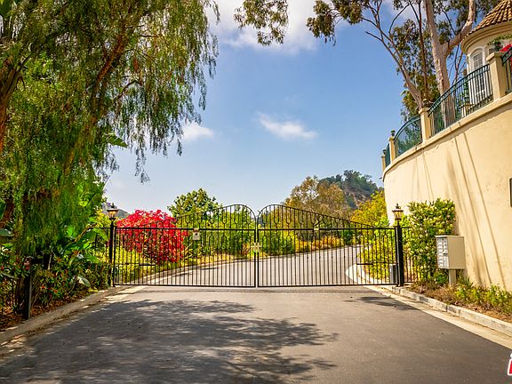 4th image of 2680 Astral Dr